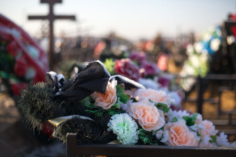 De ce sa tinem o slujba funerara unei persoane decedate?