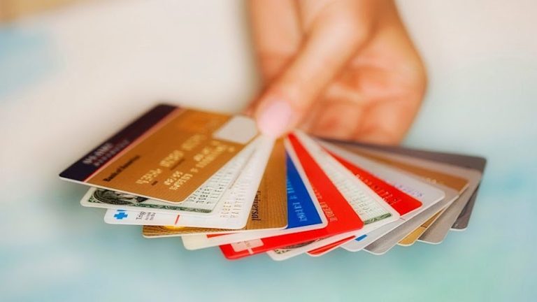 Sa iau numerar, card de credit sau de debit pentru calatoria mea in Europa?