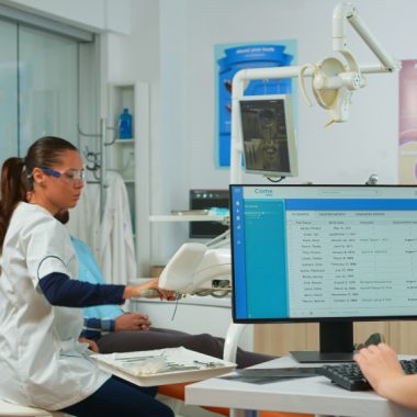 Cum se comunica nuanta dentara intr-un flux protetic digital?